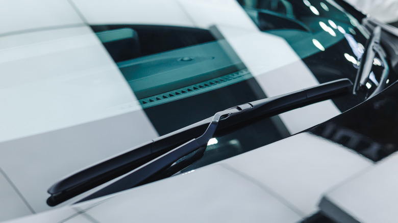 Modern car font glass windshield wipers