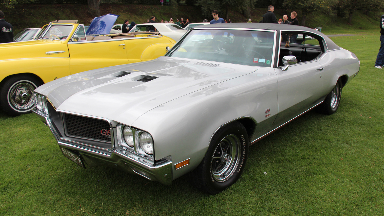 10 Of The Greatest 'Coke Bottle' Style Muscle Cars Of All Time