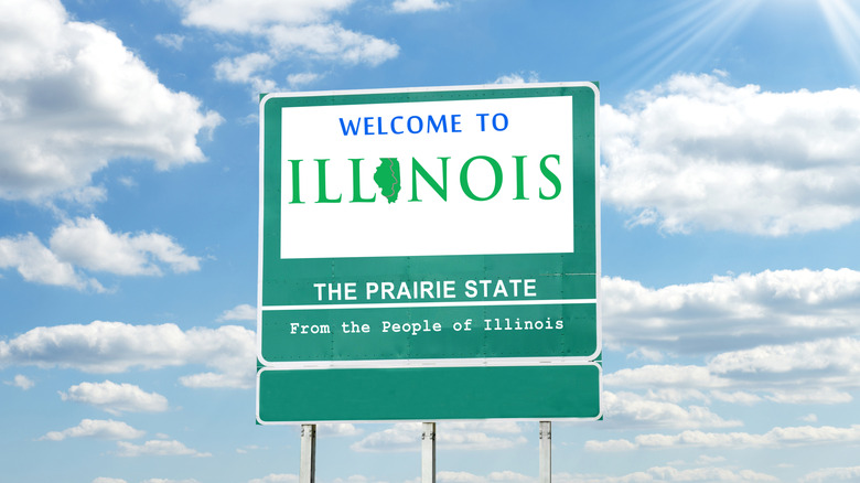 Illinois welcome sign saying "The Prairie State"