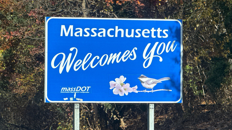 Massachusetts welcome sign by massDOT