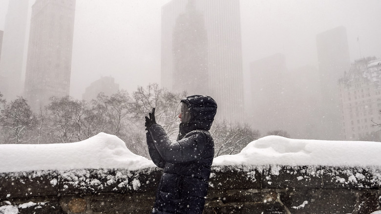 A New Yorker takes a selfie in the blizzard