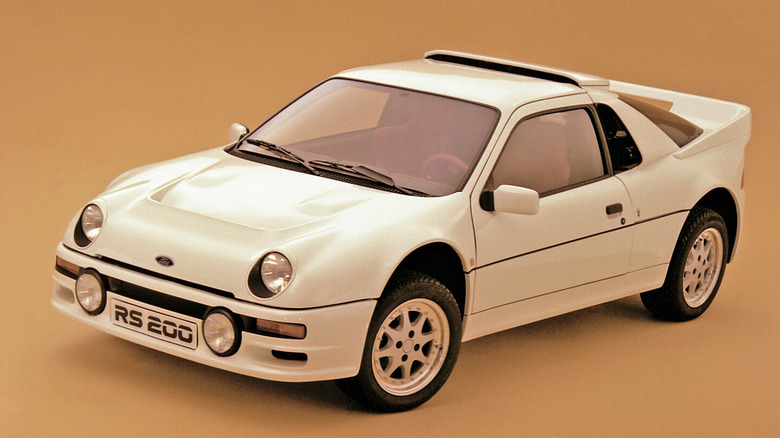 Studio image of white Ford RS200.