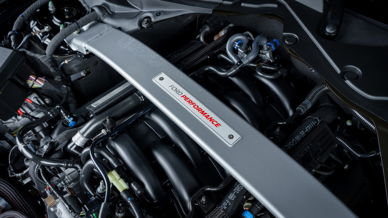 Shelby GT350R strut brace.