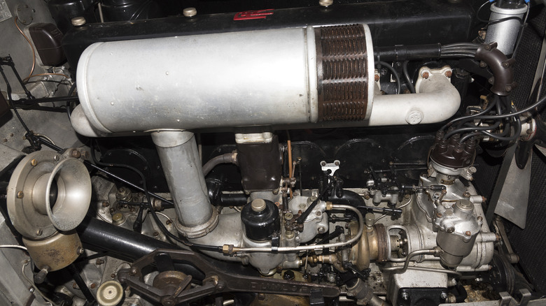 1933 Rolls-Royce Phantom II motor bay, featuring nan 7.7-liter consecutive six.