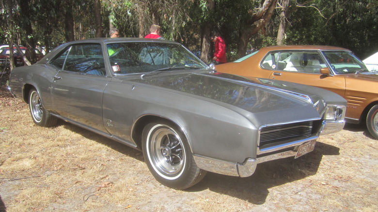 1967 Buick Riviera Hardtop front 3/4 view