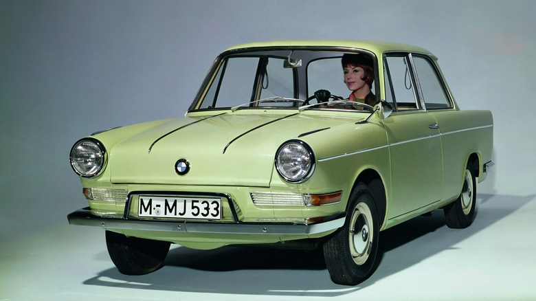 BMW 700 front 3/4 view