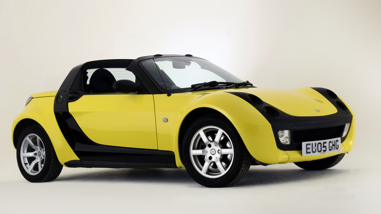 Smart Roadster beforehand 3/4 position workplace shot