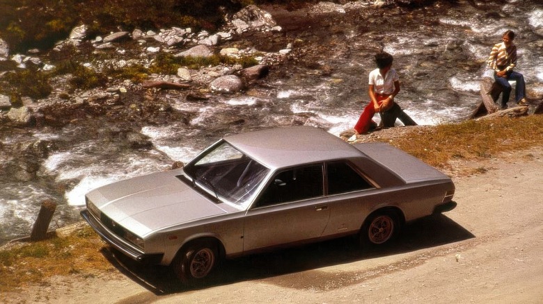 Fiat 130 Coupé 3200 front 3/4 view from above near a river