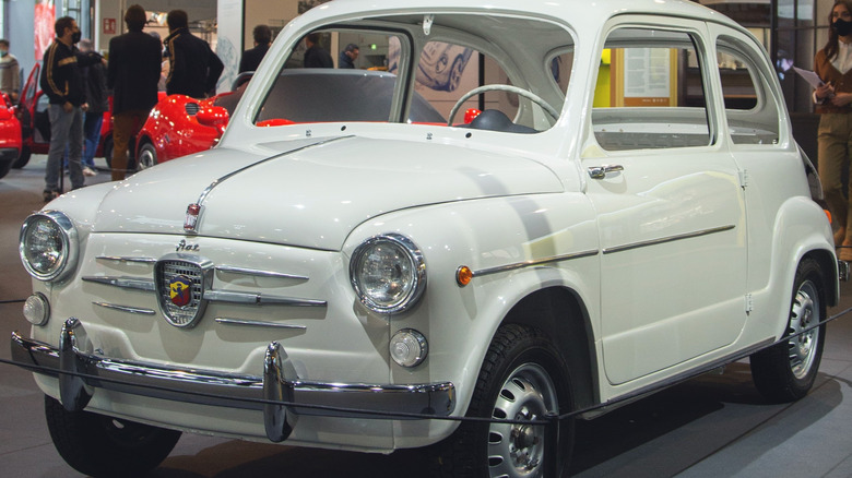 Fiat Abarth 850 TC front 3/4 view