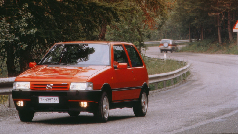 Fiat Uno Turbo front 3/4 view while driving on a twisty road