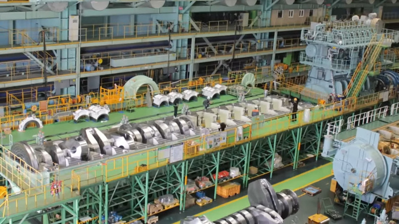 A high-angle factory shot showing the assembly of a Wärtsilä-Sulzer RTA96-C engine.
