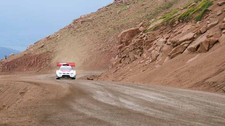 A Suzuki Escudo seen in front view ascending a dirt portion of the Pike's Peak Hill Climb in 2006