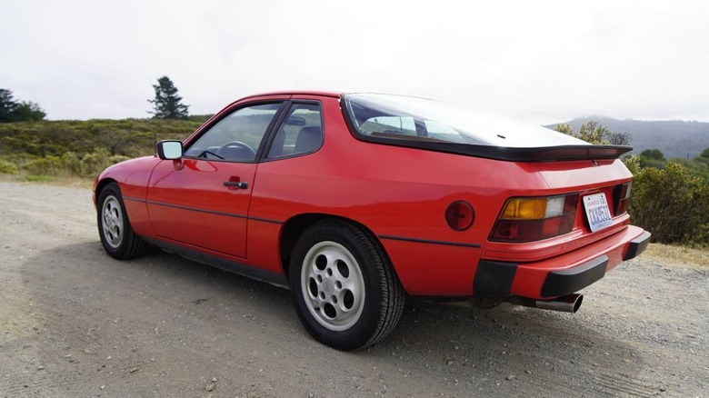 1987 Porsche 924 S rear three-quarter image