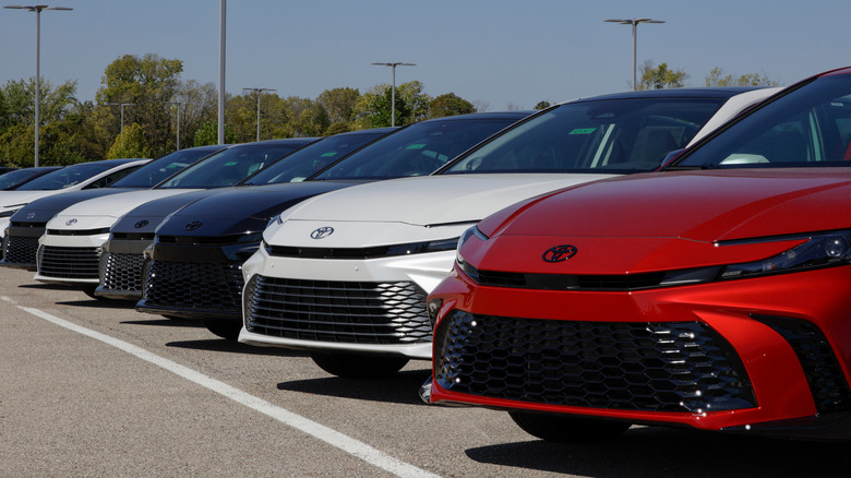 A Toyota new car lot with several models.