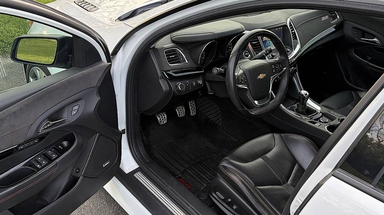 2016 Chevrolet SS front seat and dashboard