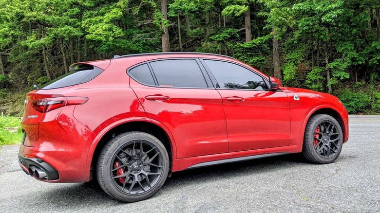 2018 Alfa Romeo Stelvio Quadrifoglio rear three-quarter image