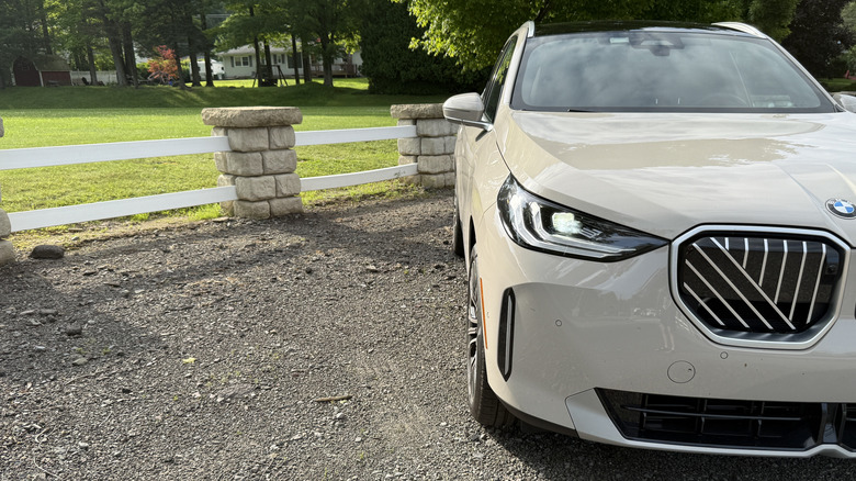 2025 BMW X3 xDrive30 front view