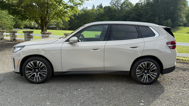 2025 BMW X3 xDrive30 side view