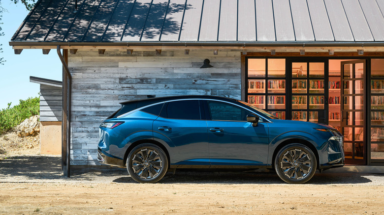 2025 Murano parked in front of a barn that's also, weirdly, a library