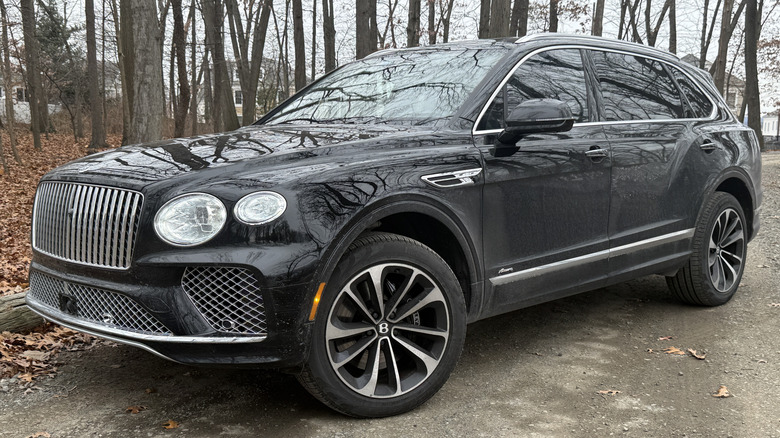 2026 Bentley Bentayga EWB Azure V8 front 3/4 view