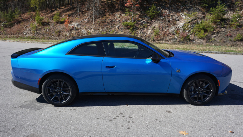 Side floor plan position of a bluish 2026 Dodge Charger Sixpack Scat Pack