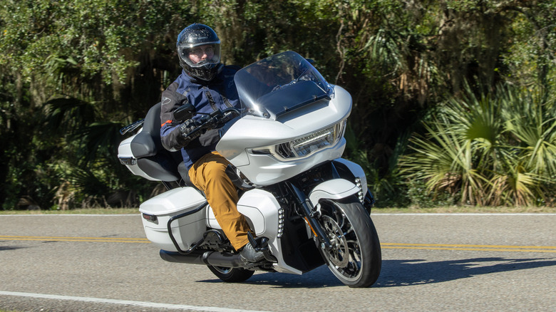 Harley-Davidson Road Glide Limited Through The Corners