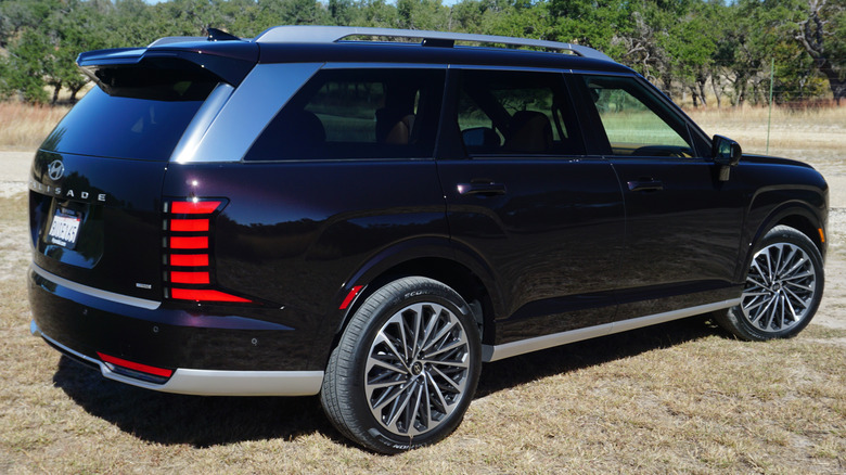 Rear 3/4 view of the 2026 Hyundai Palisade Hybrid