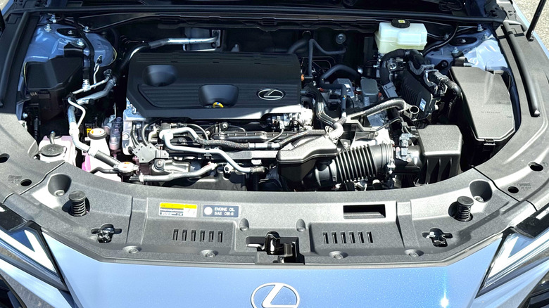 a look under the hood of the ES350h in Wavelength showing its four-cylinder gas engine.