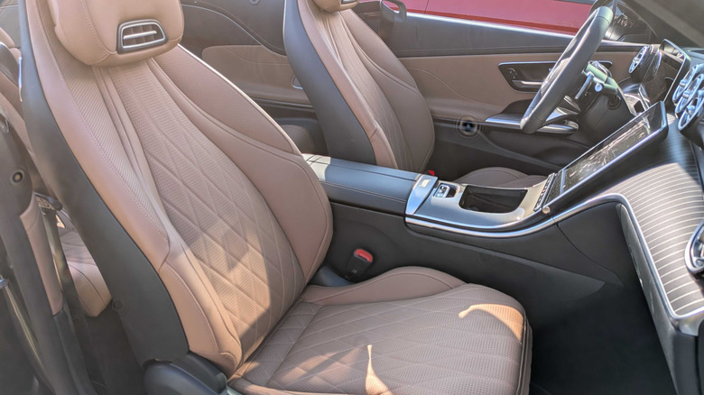 2026 Mercedes-Benz CLE450 4Matic Cabriolet passenger seat