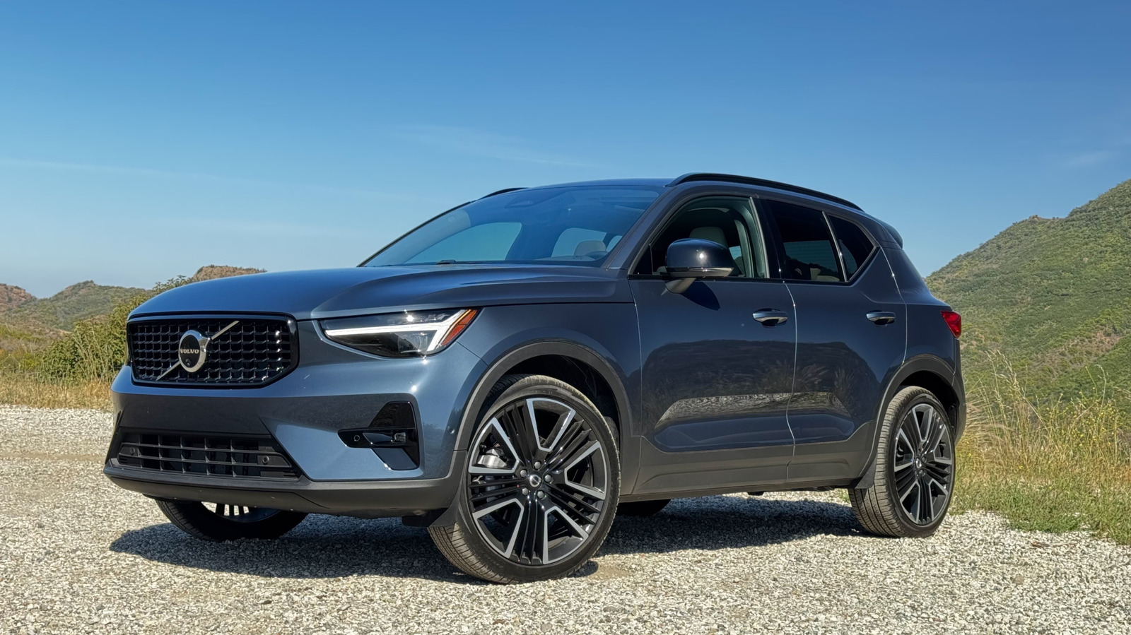 2026 Volvo XC40 Is The Subcompact Luxury Crossover For Folks Who Don't Want Their Car To Feel Small