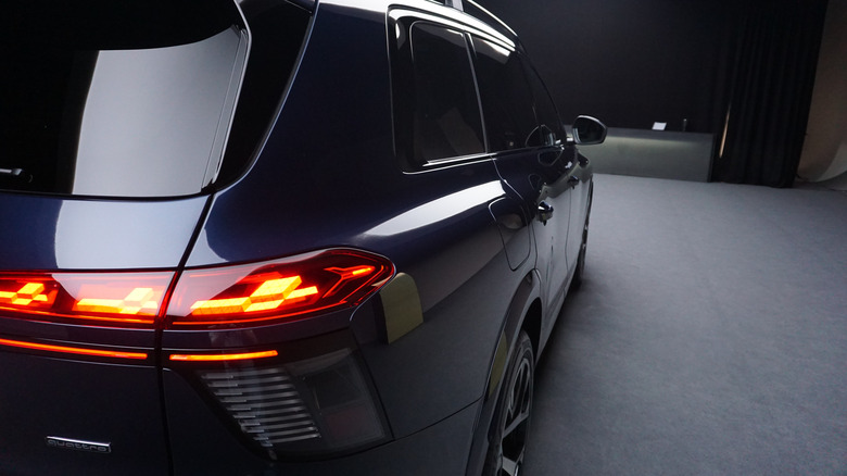 2027 Audi Q9 side