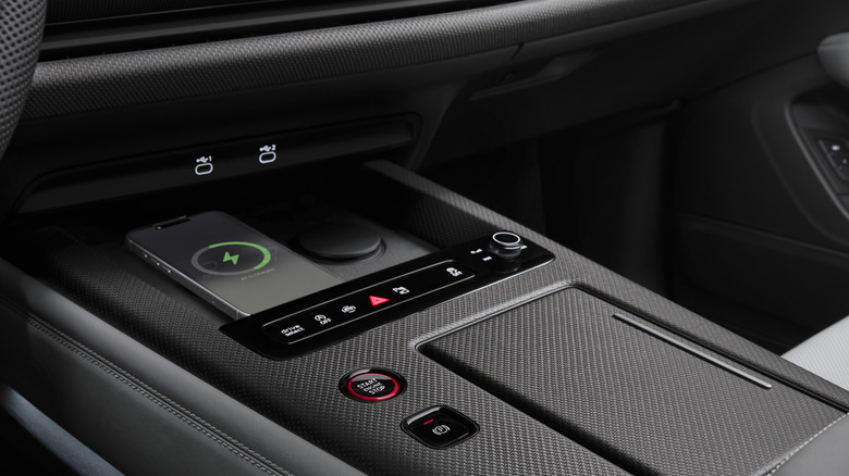 2027 Audi Q9 center console