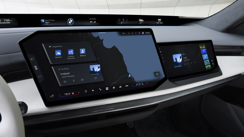 Center screens of a 2027 BMW 7 Series