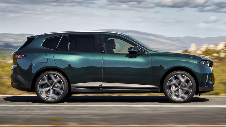 2027 BMW X5 40 side view