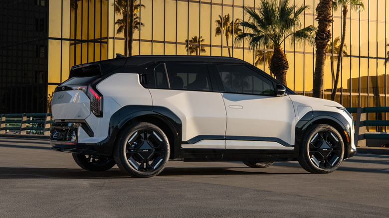 Rear 3/4 view of a white Kia EV3