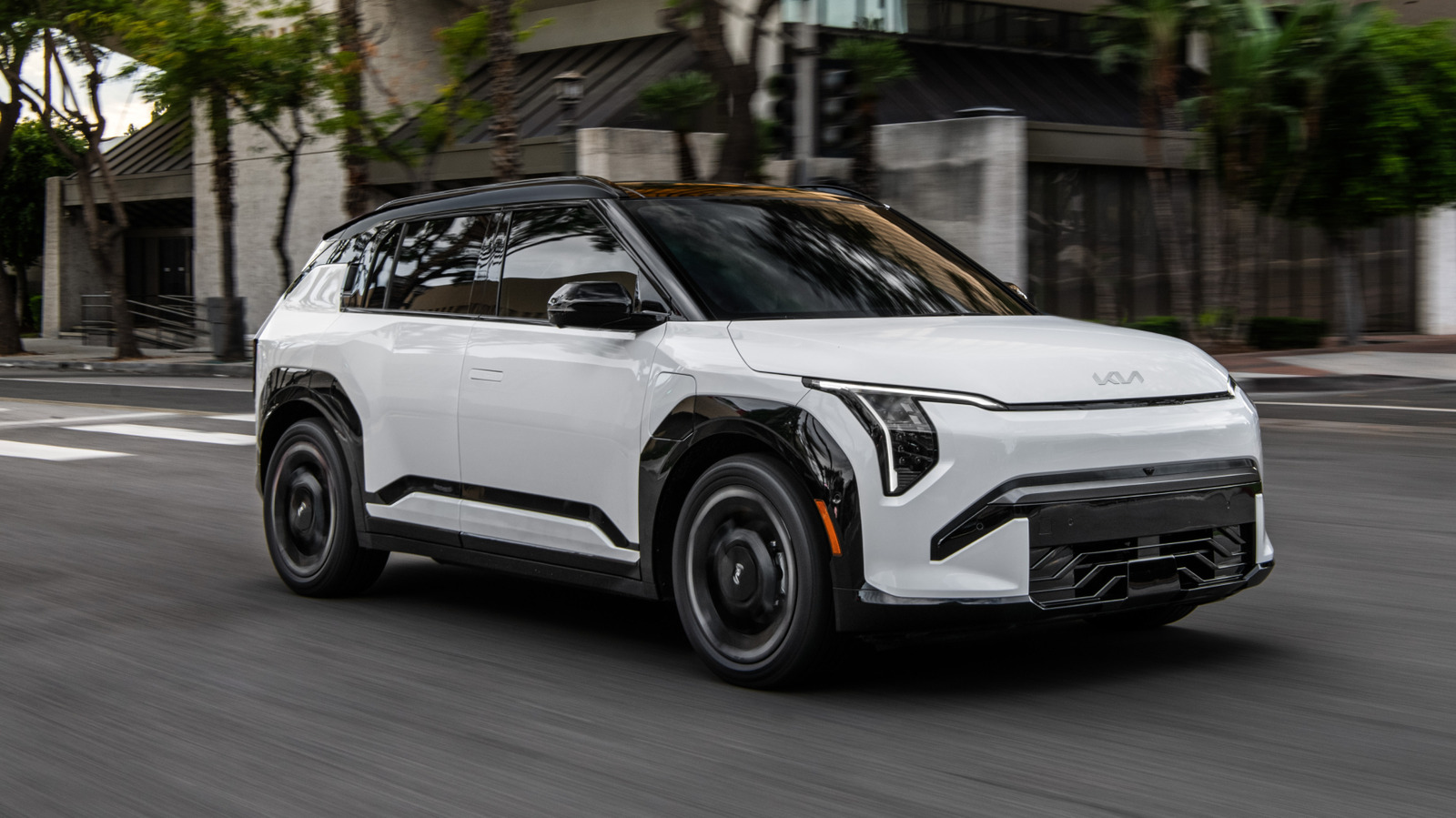 2027 Kia Ev3 Is Coming To The U.s. With 320 Miles Of Range, And We're Even Getting The 288-hp Gt Model