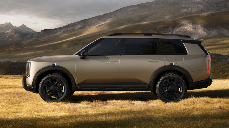 Side position of a golden 2027 Kia Telluride X-Pro