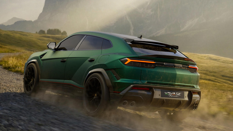 The 2027 Lamborghini Urus SE Performante in Verda Hydra driving on dirt.