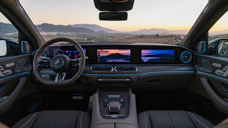 2027 Mercedes-Benz GLS interior cabin