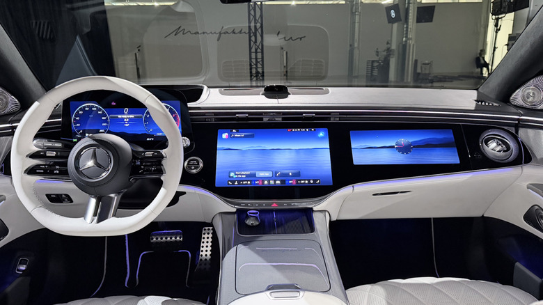 2027 Mercedes-Benz S-Class screens