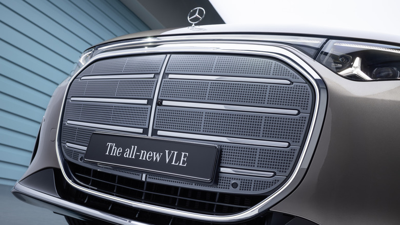 Brown 2027 Mercedes VLE grille