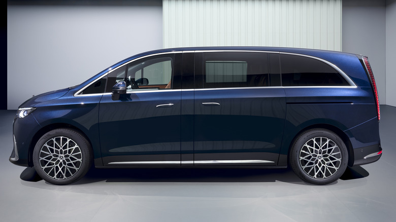 blue 2027 Mercedes VLE side profile