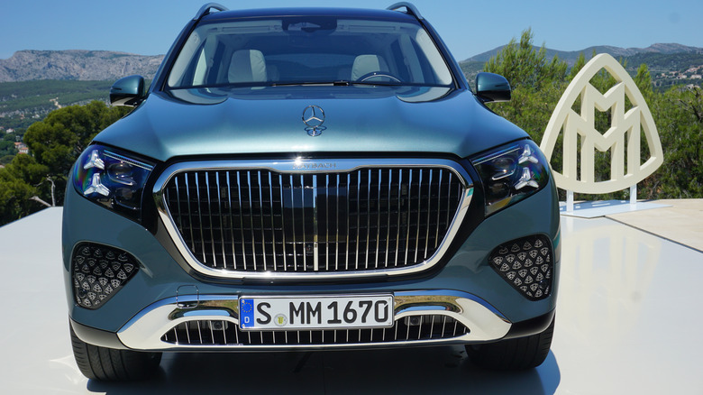 2027 Mercedes-Maybach GLS680 front end