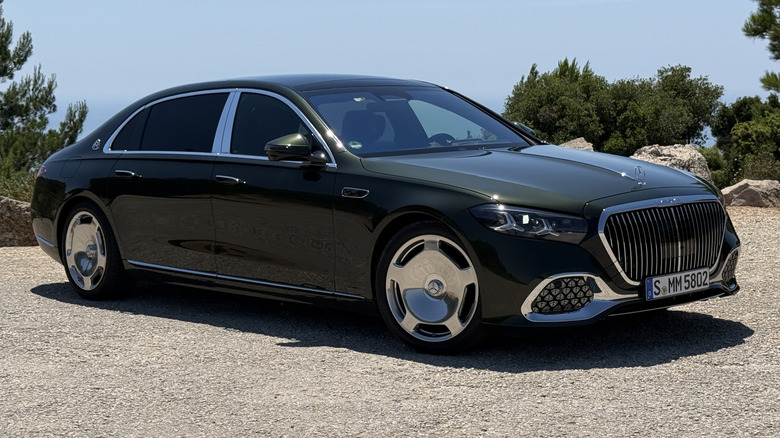 2027 Mercedes-Maybach S580 front 3/4 view