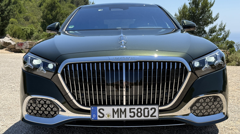 2027 Mercedes-Maybach S580 grille