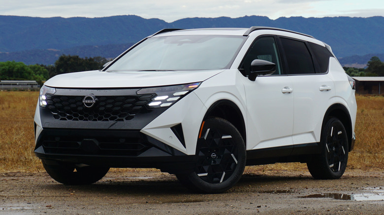 2027 Nissan Rogue Hybrid front 3/4 view