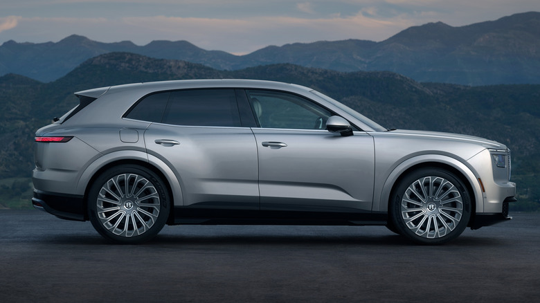 Side view of a silver Bentley Torcal