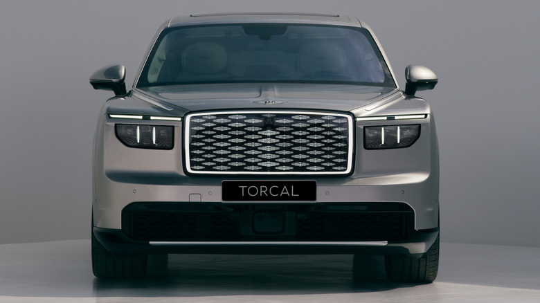 Front end of a silver Bentley Torcal
