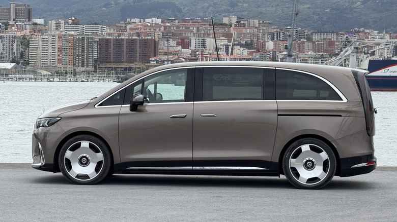 Side view of a brown Mercedes-Benz VLE
