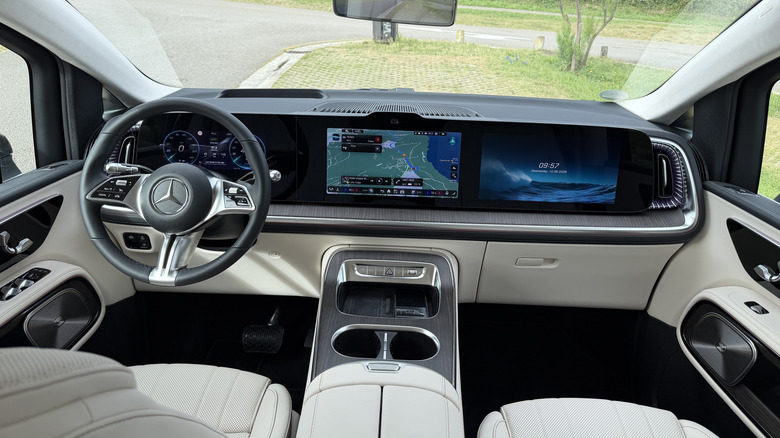 Dashboard of a Mercedes-Benz VLE